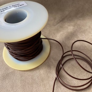 Couro marrom grego de 1,5 mm, redondo