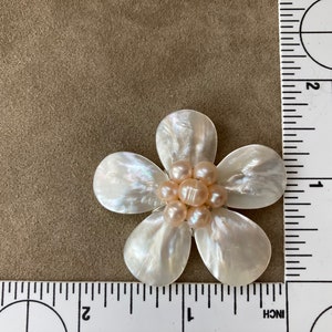 Mother of Pearl, Peach Freshwater Pearl Flower Pendant image 3