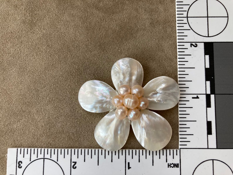 Mother of Pearl, Peach Freshwater Pearl Flower Pendant image 3