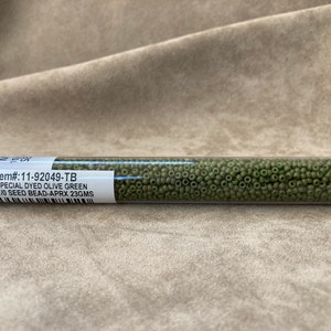 11-92049, Verde oliva teñido especial, cuentas de semilla 11/0 de Miyuki