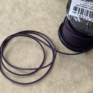 2 mm マットアンティークダークバイオレットレザー、ラウンド、インド製