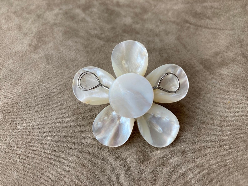 Mother of Pearl, Peach Freshwater Pearl Flower Pendant image 2