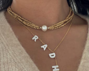 Collar Radhe, Lariat con letra de nácar, Collar con nombre chapado en oro de 18 quilates, Regalo devocional