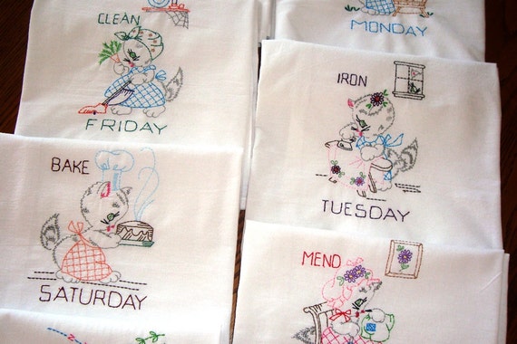 VINTAGE FRUIT DAYS OF THE WEEK MACHINE EMBROIDERED FLOUR SACK DISH TOWELS