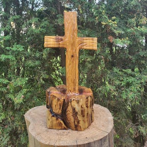 Wooden cross on rocks | Wood carving | Chainsaw carved