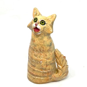 scardy cat scupture / figurine