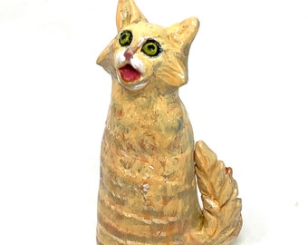 escultura/figura de gato asustadizo