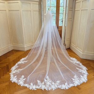 Elegant 3D Flower Lace Wedding Veil with Sequins Floral Bridal Veil Cathedral Lace Veil Ivory Tulle Veil Single Tier Lace Veil Beaded Veil