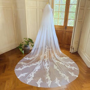 Floral Lace Wedding Veil Cathedral Lace Veil Long Bridal Veil Flower Veil Chapel Length Veil Classic Comb Veil Custom Lace Veil One Tier