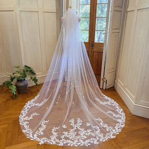 Leaf Embroidered Lace Wedding Veil Single Tier Comb Veil Ivory Lace Bridal Veil Chapel Lace Veil Rustic Garden Veil Leaf Lace Veil Custom