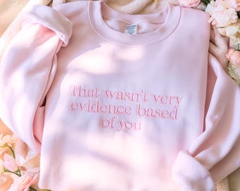 Sudadera de enfermera bordada: un regalo divertido y con fundamento