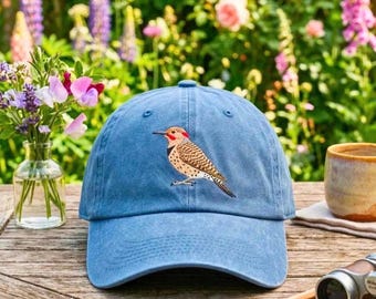 Gorra de algodón lavado con bordado de pájaro carpintero norteño, estilo cottagecore para amantes de las aves.