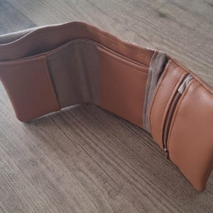 Portefeuille en simili cuir, cousu main.