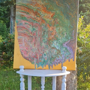 Acrylic pouring 'flooding the gold'