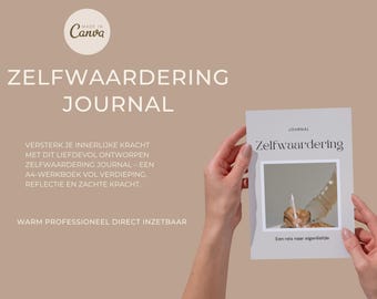 Può includere: Un diario intitolato "Zelfwaardering" è tenuto da una persona. Il diario ha una copertina bianca con il titolo in testo nero. L'immagine sulla copertina mostra una persona che scrive. Lo sfondo è di colore marrone chiaro.