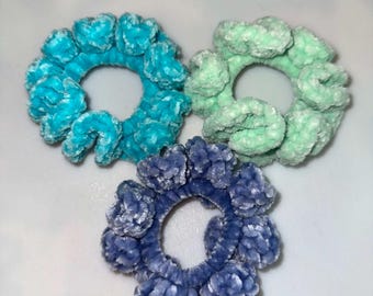Gehäkelte Mini Scrunchies in der Farbe Scrunchie