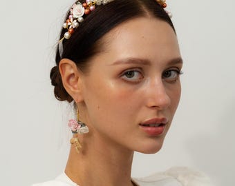 Elegant Pearl and Ceramic Flower Bridal Headband – Handwoven Wedding Crown with Earrings for Brides and Special Events