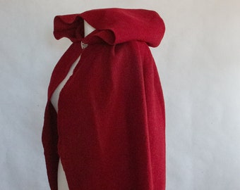 Red hiding hood cape pure wool dark red, 18th century Georgian fairy tale cape, historic witch aesthetics, cottagecore, regencycore