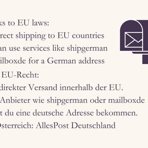 Puede incluir: Un icono de color morado oscuro de un buz&oacute;n con una bandera levantada y un sobre en su interior, acompa&ntilde;ado de texto en ingl&eacute;s y alem&aacute;n sobre las pol&iacute;ticas de env&iacute;o a pa&iacute;ses de la UE, incluyendo menciones a servicios.