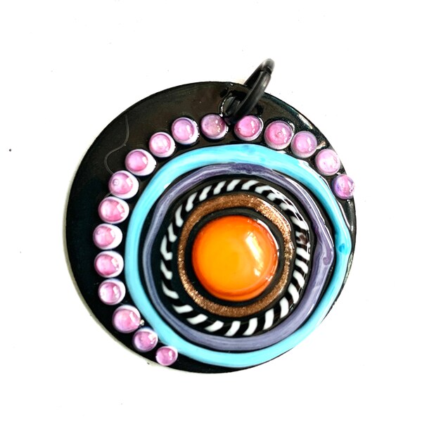 Round Pendant with lampwork on enameled copper by Bea Stoertz, Runder Anhänger aus Emaille und Glas