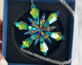 Flocon de neige en cristal bohème, pendentif SunCatcher prisme, décoration de fenêtre de voiture de sapin de Noël