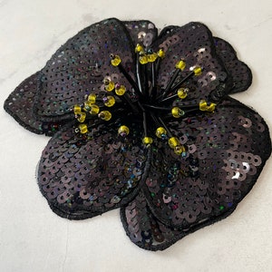 Aplique de flor negra con lentejuelas hecho a mano: parche 3D para coser (5 pulgadas)