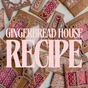 Op de afbeelding: Een verzameling gebakken peperkoekhuis-onderdelen versierd met ingewikkelde witte glazuurkrullen, roze en rode hartaccenten en rasterpatronen voor ramen. De tekst GINGERBREAD HOUSE RECIPE staat in grote, lichtroze hoofdletters over de afbeelding.