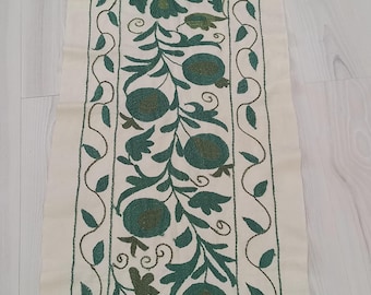 手刺繍のスザニテーブルランナー：ウズベキスタンシルクの花飾り（50 x
