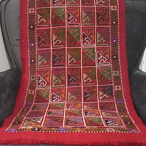 Red Anatolian Cicim Kilim – Handwoven Wool Panel Kilim, 1940s Tribal Design, Rare Collectible Wall & Decorative Kilim