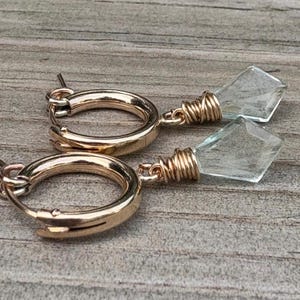 Brincos de argola de ouro com prasiolita