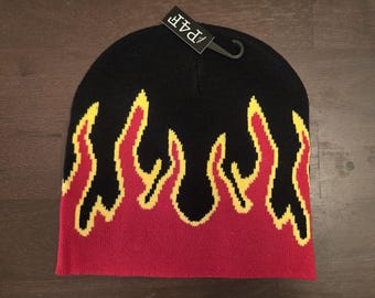 Gorro con diseño de llama (llama roja con contorno amarillo sobre un gorro negro) *¡Mensaje para otros colores! Limitado