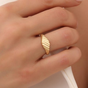 Chunky Croissant Ring in 14K Solid Gold, Dome Statement Ring, Twisted Signet Ring, Dainty Gold Ring, Bubble Ring, Pinky Ring, Gift For Her