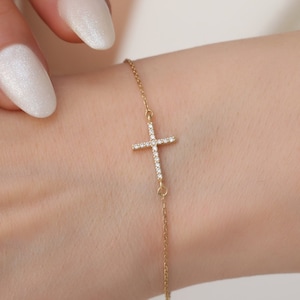 Pulsera de cruz de diamantes para cristianos, pulsera de cruz de oro macizo de 14K, joyería cristiana, regalo de bautismo, pulsera de crucifijo religioso