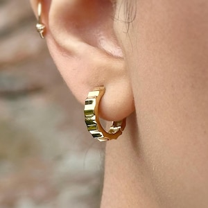 Textured Hoop Earrings in 14K Solid Gold, Chunky Huggie Earrings for Women, Modern Real Gold Hoops, Everyday Statement Jewelry Gift