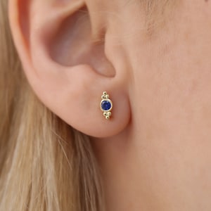 Ronde saffieroorknopjes van 14 kt massief goud, solitaire-nageloorbel, mini gouden oorbellen, enkele steker, minimale steker, kleine gouden steker