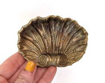 Small Vintage Shell Shaped Trinket Dish Made of Cast Metal with Gold Tone Faux Brass Finish (VIP)