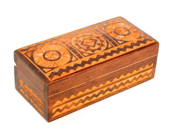 Decorative Wooden Trinket Storage Box with Ornate Carved Design & Hinged Lid