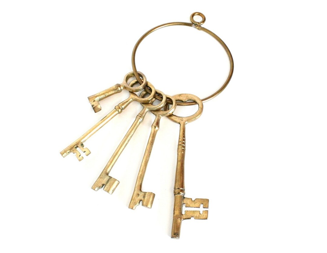 Vintage Large Brass Keys on Hoop Ring – The Vintage Advisor