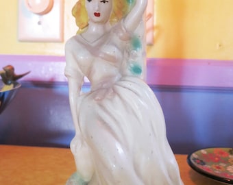 1940's Movie Starlet Boudoir Lamp - Southern Bell - Glamopur Girl - Ceramic