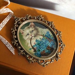 Carte postale victorienne antique avec chat dans un panier, fleurs myosotis, France, cadre vintage en laiton italien, cadre artistique, livraison gratuite