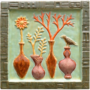 Vasen Mid Century moderne Keramik Wandskulptur Fliesenfliese in Grün & Orange Glasur
