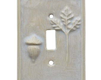 WYKONANE NA ZAMÓWIENIE: Ceramiczny przełącznik światła Acorns Oak Leaf w kolorze Oyster Glaze