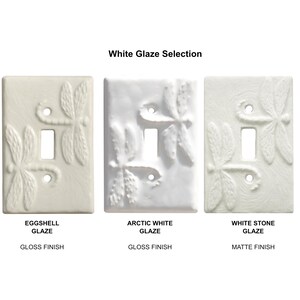 HECHO A MEDIDA: Placa de interruptor de luz triple basculante con interruptor diferencial de cerámica Vine en esmalte blanco ártico. imagen 5