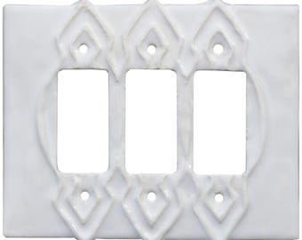 HECHO A MEDIDA: Tapa para interruptor de luz triple de cerámica marroquí con esmalte blanco ártico brillante.