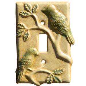 BESTÄLLNINGSTILLVERKAD: Birds enkel vippströmbrytare i keramisk mandelmossglasyr