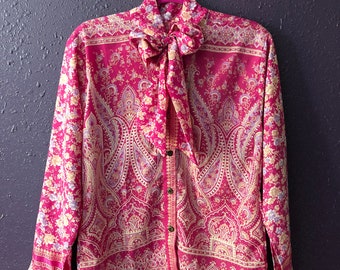 Camicia con sciarpa di seta - camicia retrò con bottoni e adorabile scollatura - Seta Sari riciclata - Unica nel suo genere - vestibilità perfetta XS - med