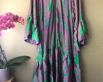 Maxi Butterfly Dress (m-xl+) - Rüschen lange Ärmel, voller Rüschenrock mit Tunnelzug Taille - Upcycled Sari Seide - Unikat