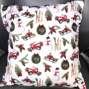 Funda de almohada Camión rojo Invierno Esquí Trineo Conos de pino Hombre de nieve Navidad Vacaciones Sofá blanco Funda de almohada decorativa