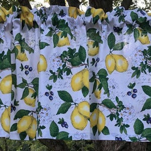 Cenefa de limón y arándanos: cortinas de cocina de estilo rústico con limones, arándanos, hojas verdes, cítricos y hojas verdes, t1/26