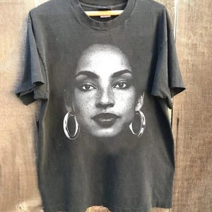 Sade Vintage 90s T-Shirt, Sade Concert Shirt, Sade Pop Music Fan shirt, Sade Gifts for Men Women Unisex Tee, Sade Adu Gift Merch